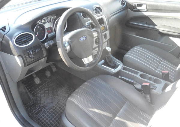 Ford Focus cena 12500 przebieg: 305000, rok produkcji 2009 z Bodzentyn małe 46